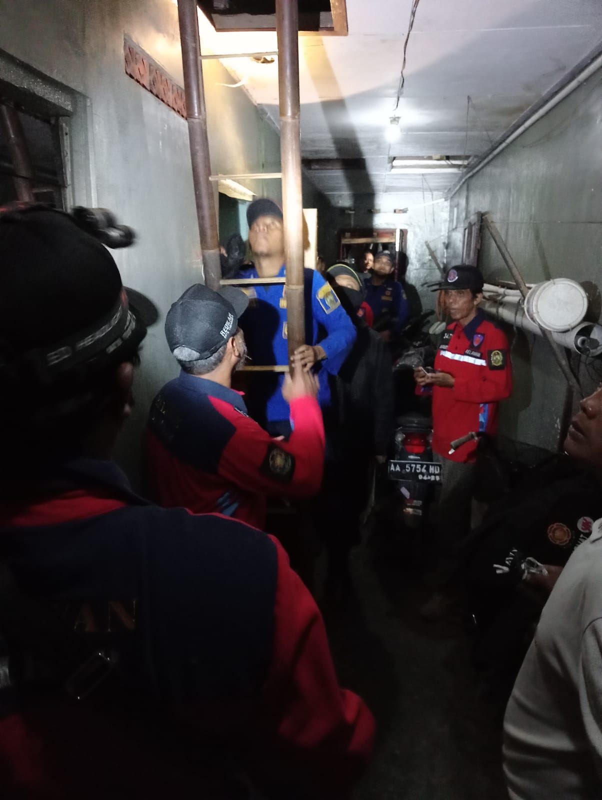 Fasilitasi Operasi Tangkap Tawon (OTT) Di Rumah Warga Tegalpanggung Kemantren Danurejan