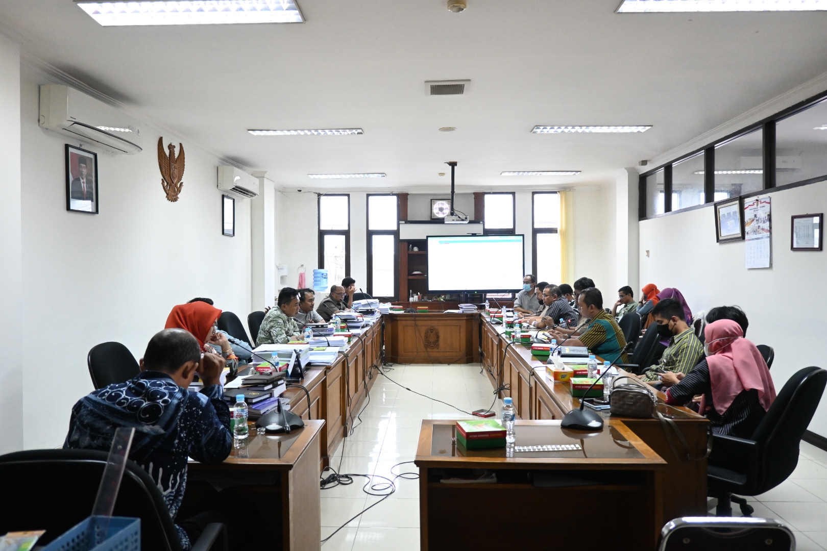 Rapat Koordinasi Komisi D dg Dinas Sosial Tenaga Kerja dan Transmigrasi,  Dinas Pendidikan Pemuda dan Olah Raga dan Bapeda Kota Yogyakarta terkait masalah KMS.
