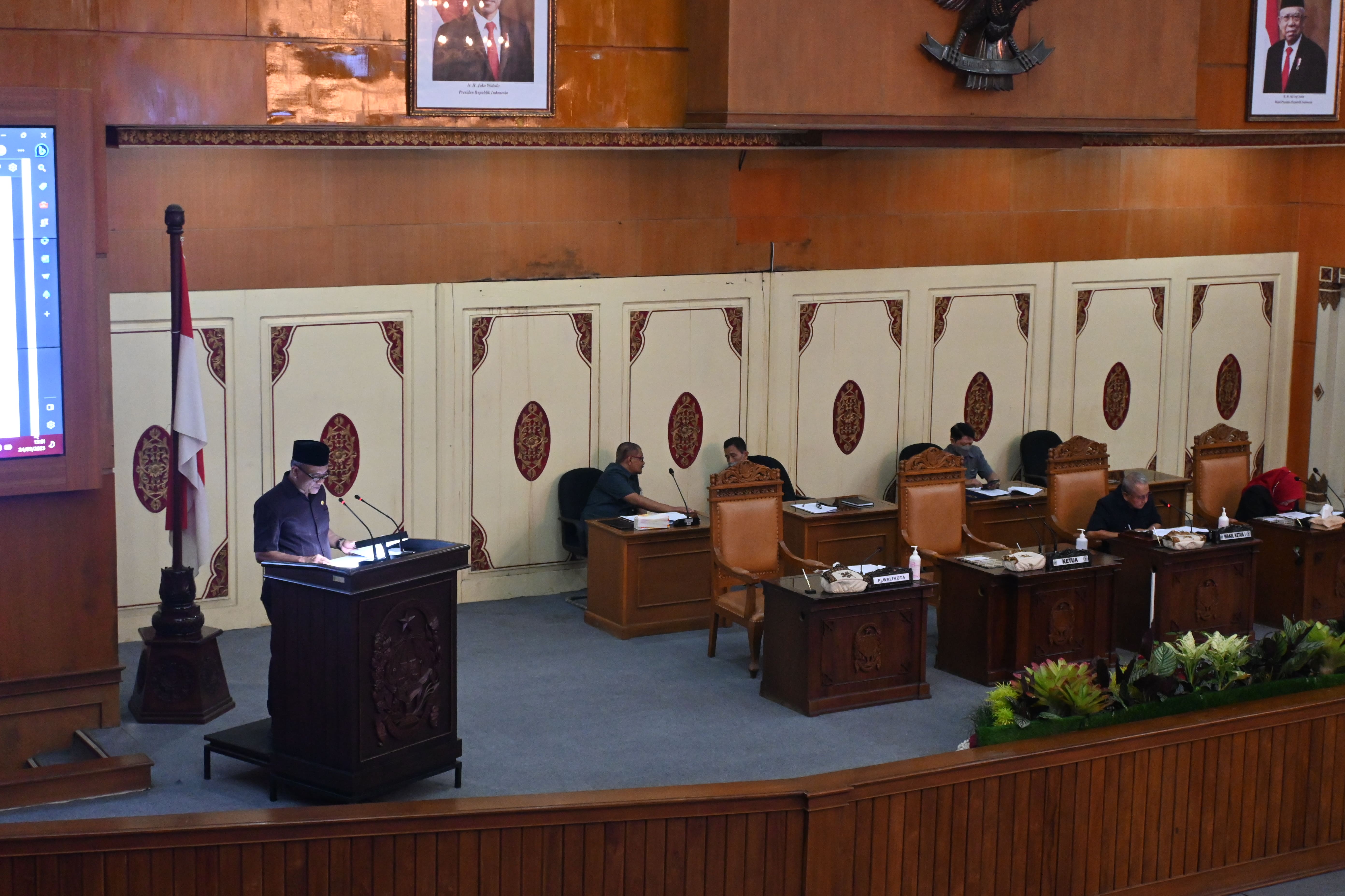 Walikota Yogyakarta Sampaikan Jawaban Terhadap Pemandangan Umum Fraksi-fraksi Terkait Raperda Pengarusutamaan Gender dalam Rapat Paripurna