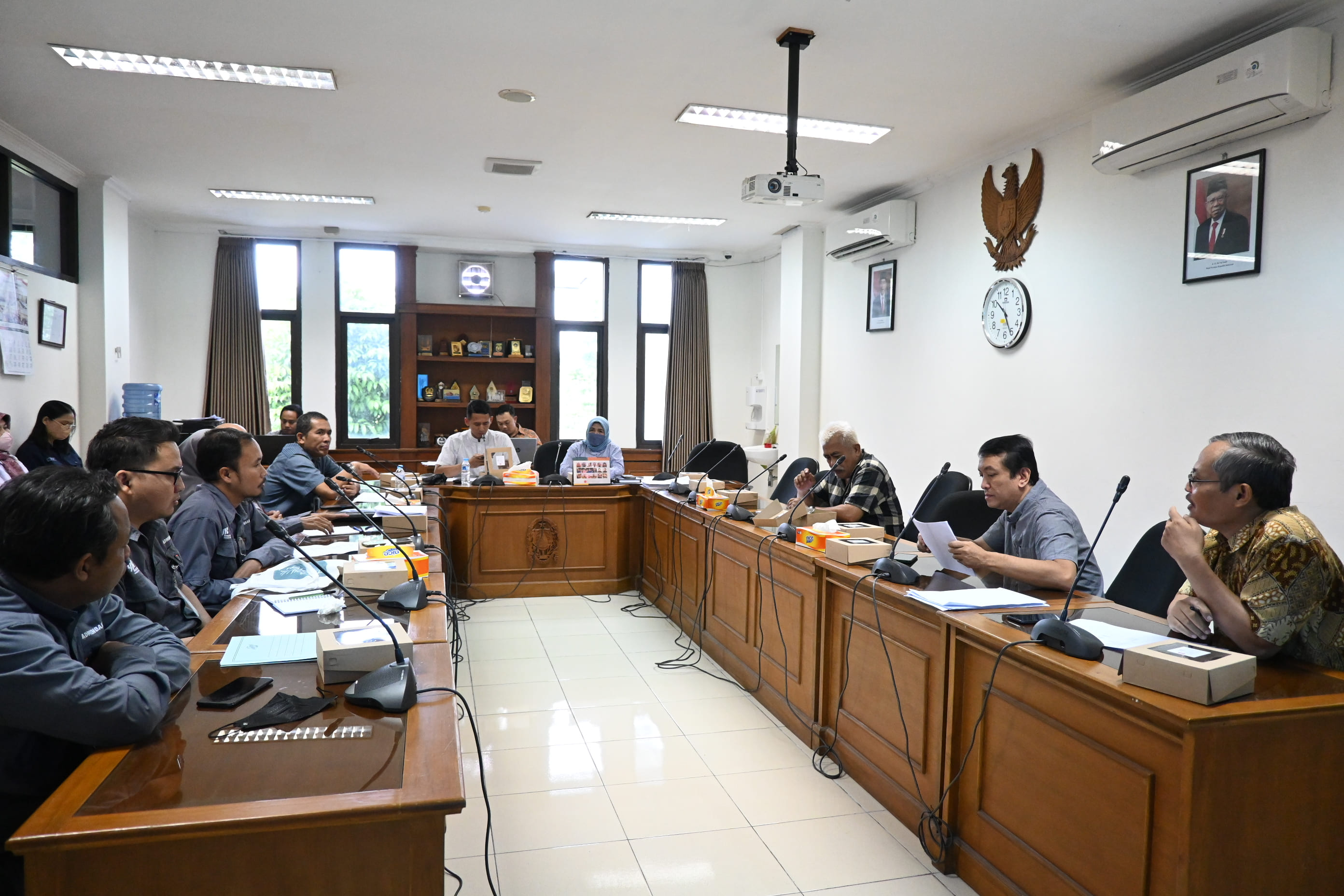 DPRD KOTA YOGYAKARTA - Rapat Komisi C Dengan Bagian Administrasi ...