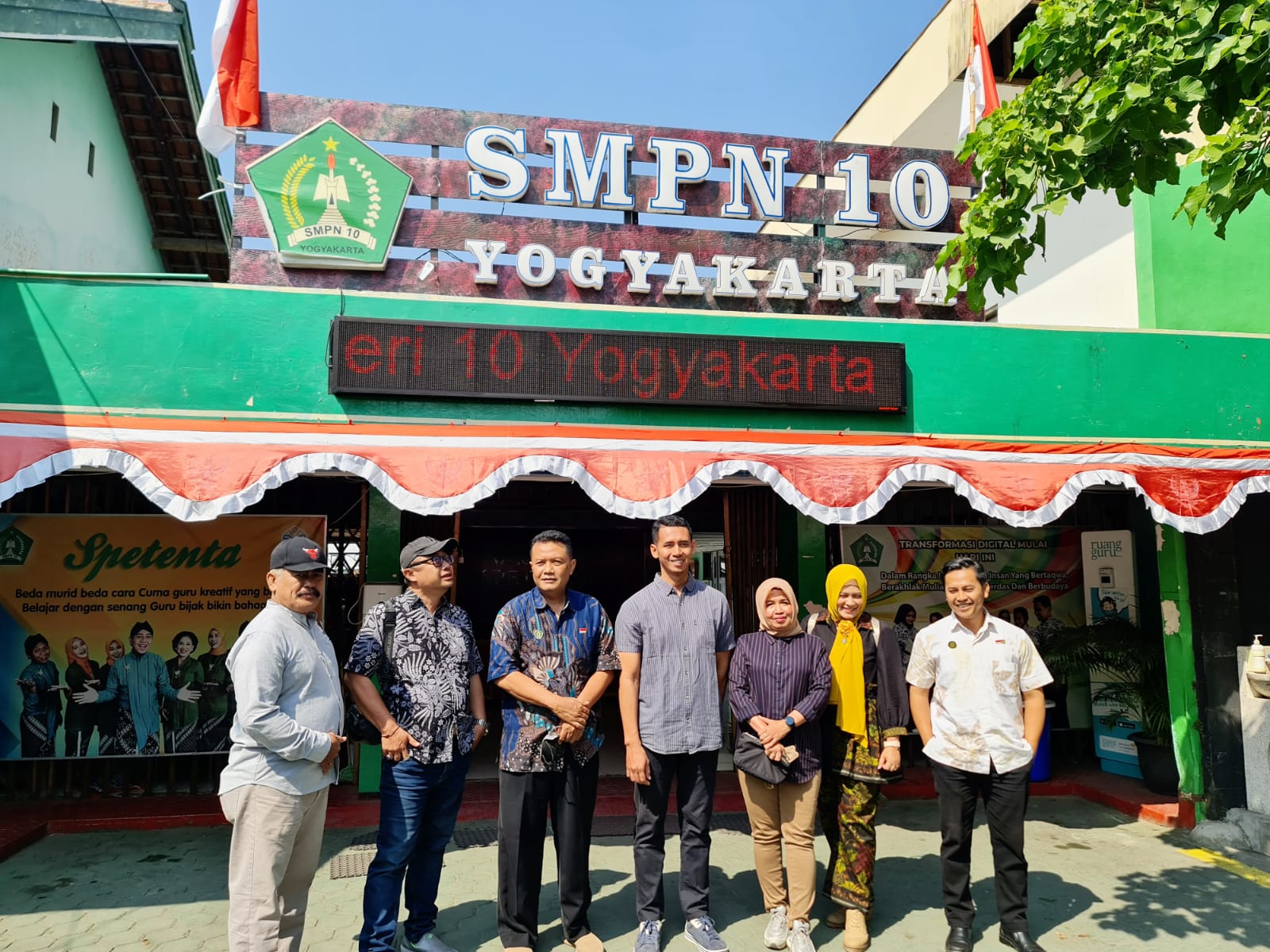 Pansus Gerakan Zero Sampah Anorganik Melakukan Peninjauan Inovasi Mesin Pembakar Sampah di SMPN 10 Yogyakarta