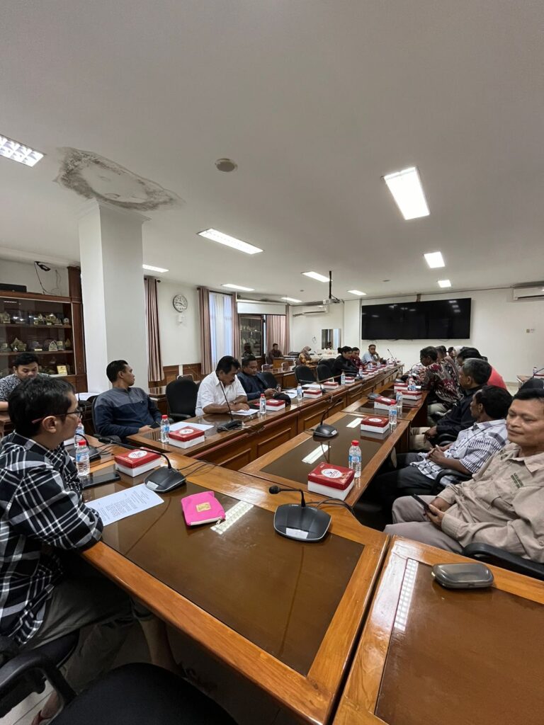 Rapat Panitia Khusus DPRD Kota Yogyakarta Bahas Perubahan Perda Pengelolaan Sampah