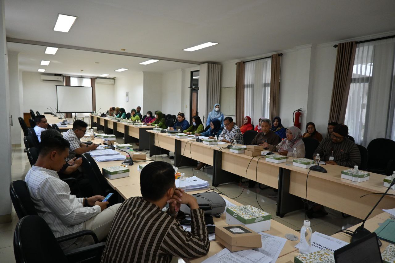 Rapat Komisi A dengan Kelurahan dan Kemantren Terkait Pembahasan KUA 2025